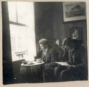 106472 Portret van Gabriel Smit, geboren Utrecht 25 februari 1910, dichter en journalist te Utrecht, overleden Laren 23 ...